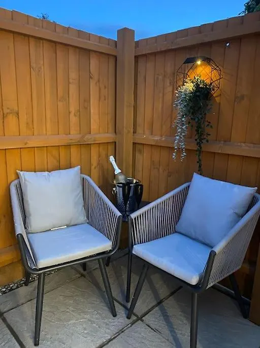 Stylish 1 Bedroom Studio Outdoor Area And Hot Tub Bournemouth United Kingdom