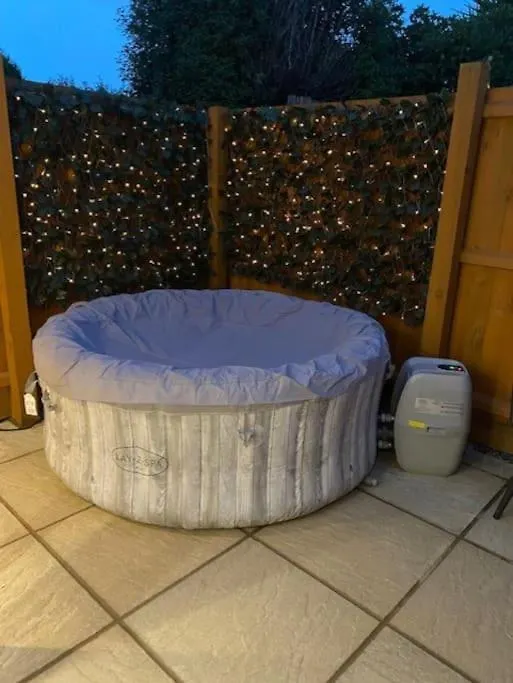 Stylish 1 Bedroom Studio Outdoor Area And Hot Tub Bournemouth Apartmán
