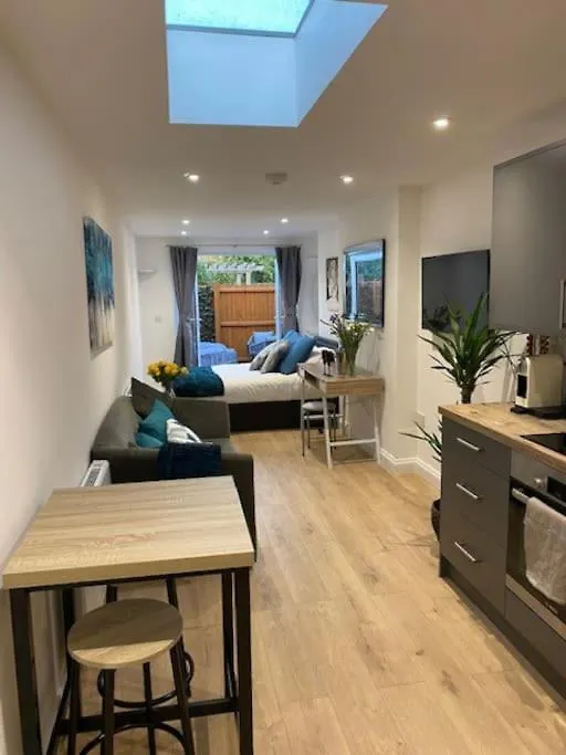Stylish 1 Bedroom Studio Outdoor Area And Hot Tub Bournemouth 0*,  Velká Británie